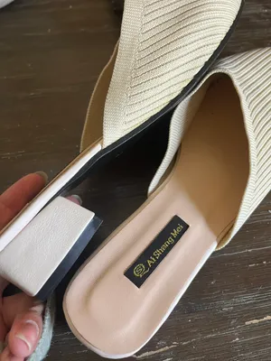 Low Heel shoes Size 7.5 thumbnail 3