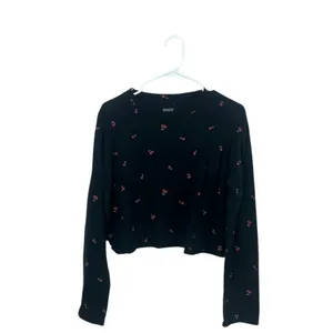 PINK Victoria’s Secret Black Cherry Print Crop Tee size L thumbnail 2