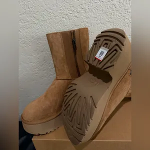 UGG women’s Classic Twin Seam New Heights Boots size 9 New thumbnail 9