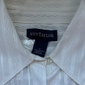 Ann Taylor White Sleeveless Button-Down Shirt BNWT (Not Loft their cheaper line) thumbnail 3