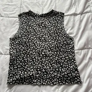 Womans Size Medium White‎ Black Cheetah Print Activewear Outdoor Fleece Lined thumbnail 7
