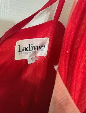 Red sparkly quincinera dress Size M thumbnail 5
