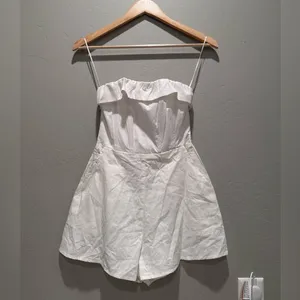 Princess Polly White Romper Strapless Sz 2 Bridal Bachelorette Summer NWT Linen thumbnail 2