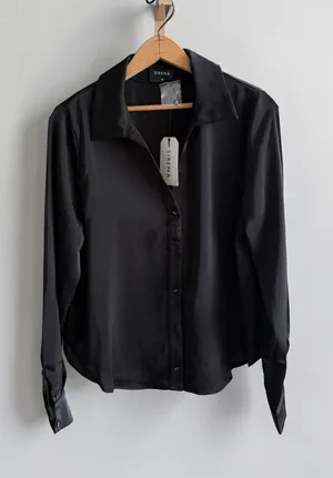 Sirena Womens Black Satin Button Down Shirt Long Sleeve Blouse Size M New thumbnail 1