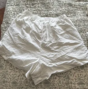 Abercrombie white shorts thumbnail 1