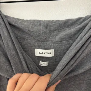 Aritzia babaton streamline top thumbnail 3