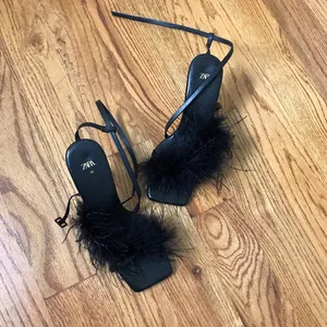 Zara Women's Leather Black Feathered Sandals thumbnail 2