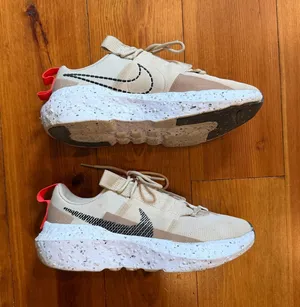 Nike tennis shoes thumbnail 1