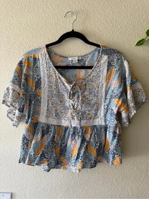 AE Floral Lace-Up Flutter-Sleeve Blouse thumbnail 3