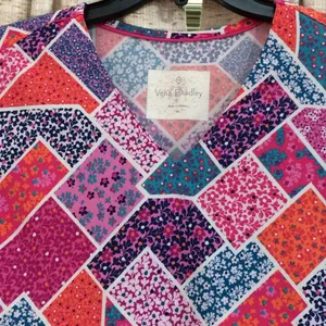 Vera Bradley Halo Printed V-Neck Scrub Top thumbnail 2