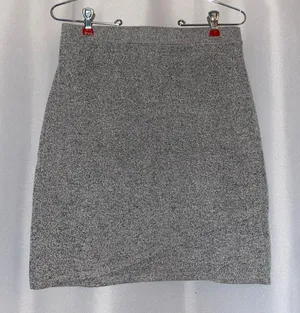 Abercrombie & Fitch Grey skirt thumbnail 1