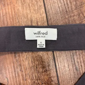 Aritzia Wilfred 100% Silk Charcoal Gray V Neck Open Back Blouse Women's Small thumbnail 3