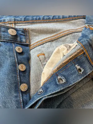 Levi’s 501 Boyfriend Straight Distressed Jeans. Medium Wash. Size: 30. thumbnail 5