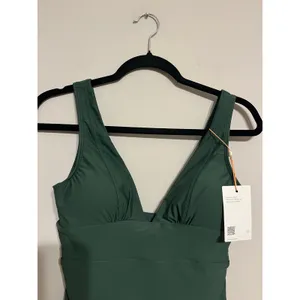 Quince Italian Plunge One-Piece Swimsuit in Palm Green Size S NWT! thumbnail 2
