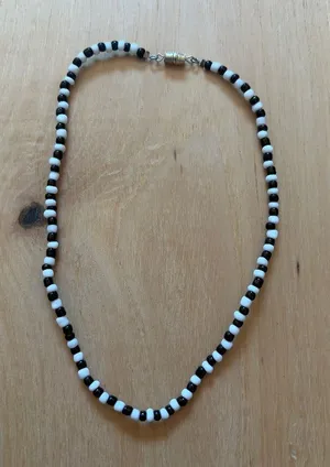 Handmade Black & White Glass Seed Bead Choker Necklace Screw Clasp 15.5" thumbnail 1
