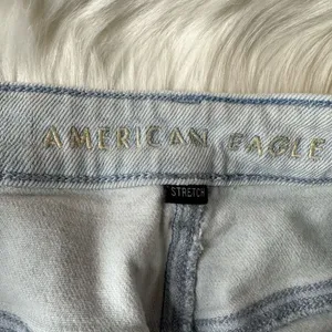American Eagle Outfitters Mom Jeans Ripped High Waist Size 8 Short thumbnail 7