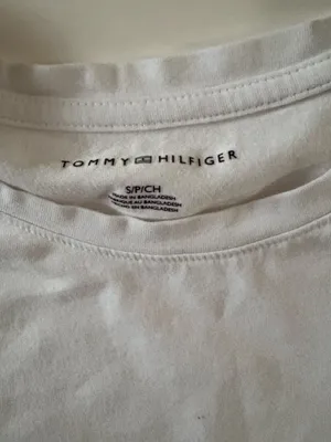 Tommy Hilfiger White Short Sleeve T-Shirt with Embroidered Heart Logo thumbnail 2