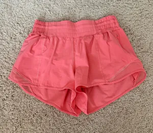 Lululemon Hotty Hot 2.5" Shorts thumbnail 1