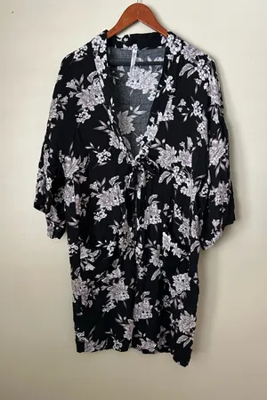 Spiritual Gangster black and white floral kimono thumbnail 1