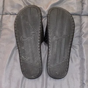 Women’s Nike slides thumbnail 4