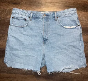 Abercrombie & Fitch The 90’s Relaxed Jean High Rise Jean Shorts Size 32/14/XL thumbnail 1