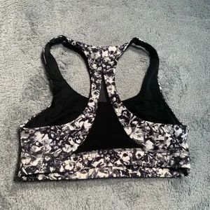 lululemon athletica invigorate Floral Print Sports Bra 8 black white thumbnail 6
