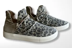 Women’s VERY G Buckle Brand Survivor Leopard Print Back Zip Sneaker Boot Sz:8 thumbnail 1