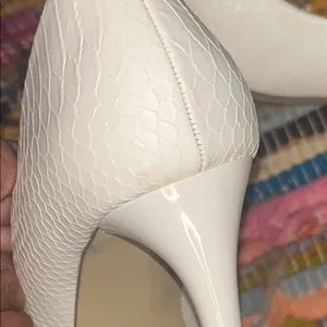 JustFab White Pointed Toe Heels (Y2K) thumbnail 7