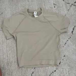 Lululemon Cropped Swiftly Tech Short Sleeve thumbnail 1