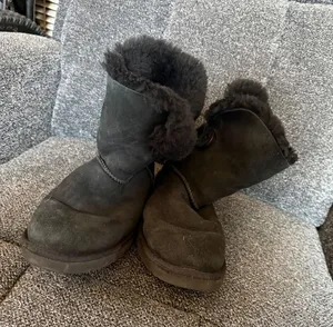 UGG Australia‎ Black Suede Sheepskin Lined Boots Women's Size 8 thumbnail 1
