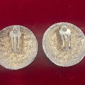 Vintage Roman Coin 1980s clip on gold tone earrings thumbnail 4