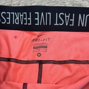 Nike crackle print medium Capri length leggings thumbnail 4