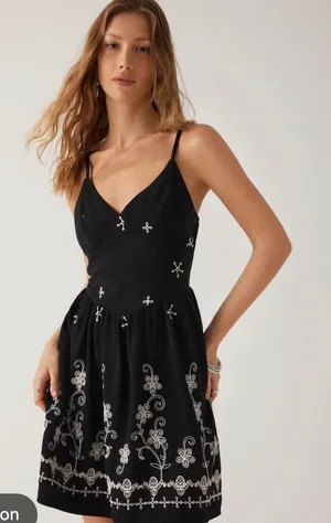 Cider Black White Floral Embroidered Mini Dress V-Neck Spaghetti Strap Medium thumbnail 1