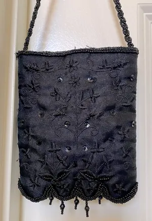 Vintage Handbag with Floral Stitching & Beading - Beaded Twist Handle! 🖤🖤 thumbnail 1