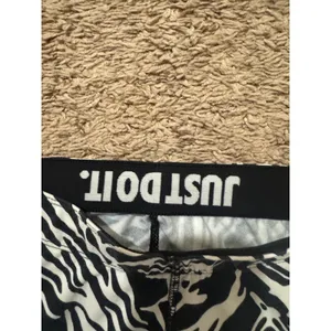 Nike Pro Hypercool Women's Training Leggings – Brushstroke Abstract Print‎ – thumbnail 3