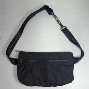 Lululemon Belt Bag Black Crossbody Fanny Pack Red Lining Adjustable Strap Preppy thumbnail 2