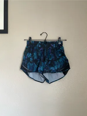 Lululemon Hotty Hot Short II Size 4 Floral Shift Blue Multi / Black thumbnail 3