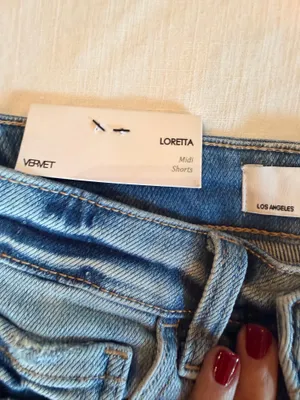 NWT Vervet Loretta Distressed Midi Bermuda Denim Shorts XS thumbnail 3