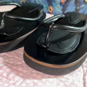 Anne Klein Collection Size 7 Black Stacked Platform Thong Sandals thumbnail 5