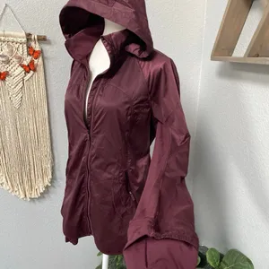 Lululemon Goal Crusher Burgundy Lightweight Jacket Mesh Hooded Windbreaker thumbnail 3