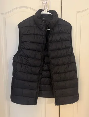 H&M Women’s Black Quilted Puffer lightweight Vest - Sleeveless Packable Layer thumbnail 1