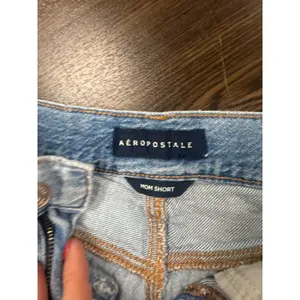 Aeropostale High-Waisted Denim Mom Shorts‎ - Light Wash (Size 00) thumbnail 3