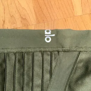 ALO Yoga Moto Leggings‎ Olive Green Ribbed Panels High Waist Athletic Womens thumbnail 4