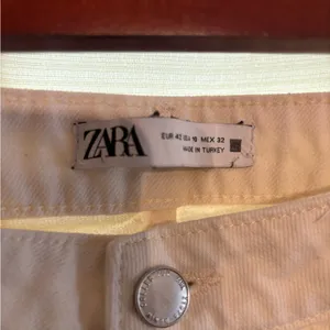 Women’s Zara white Jeans with raw hem thumbnail 3