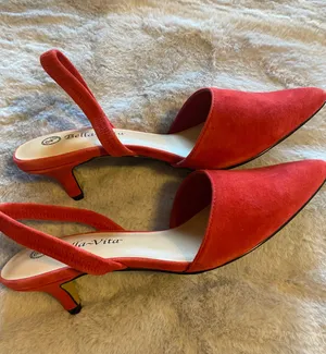 Bella Vita Suede Pumps! thumbnail 1