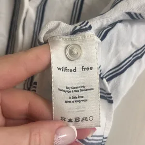 ✨Aritzia Wilfred Free The Tie Front Sz Xs Blouse✨ thumbnail 9