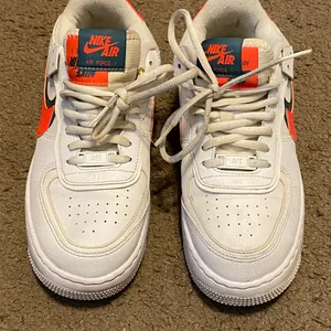 Nike Air Force 1 Shadow Basketball Shoes Womens 7.5 White Solar Red DB3902-100 thumbnail 3