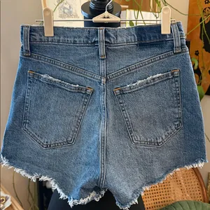 NWT Abercrombie & Fitch Curve Love The Mom High Rise Denim Jean Shorts thumbnail 2