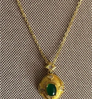 Classic Gold Color Simulation Emerald Pendant Fashion Necklace thumbnail 3