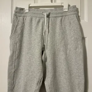 Lululemon Scuba Jogger Size 12 Light Heathered Grey thumbnail 3